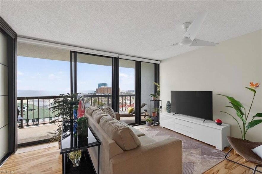 3288 Page Ave, Unit 1103 in Virginia Beach, VA - Building Photo