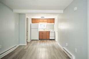 73 E Main St, Unit 2 in Beacon, NY - Building Photo