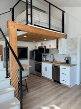 245 Country Hills Ln, Unit Furnished The Loft in Arroyo Grande, CA - Building Photo - Building Photo