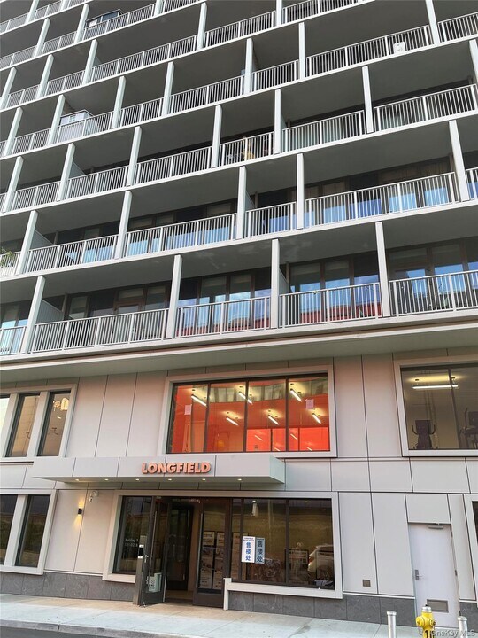 131-02-13140 40th Rd in New York, NY - Building Photo
