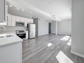 264 Riverside Ave in Westport, CT - Building Photo - Building Photo