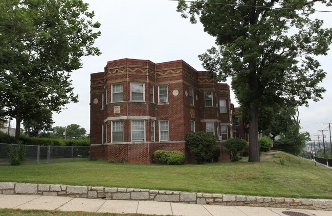 Randle Manor in Washington, DC - Foto de edificio - Building Photo