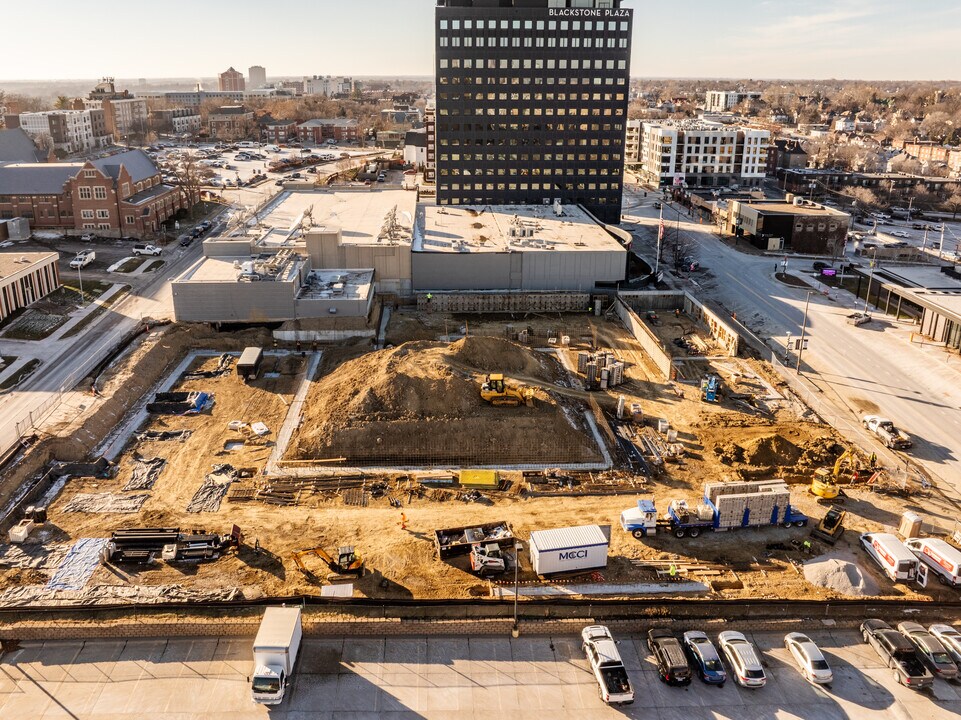 3501 Farnam St in Omaha, NE - Building Photo