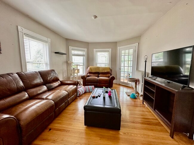 33 Park St, Unit 2 in Medford, MA - Foto de edificio - Building Photo