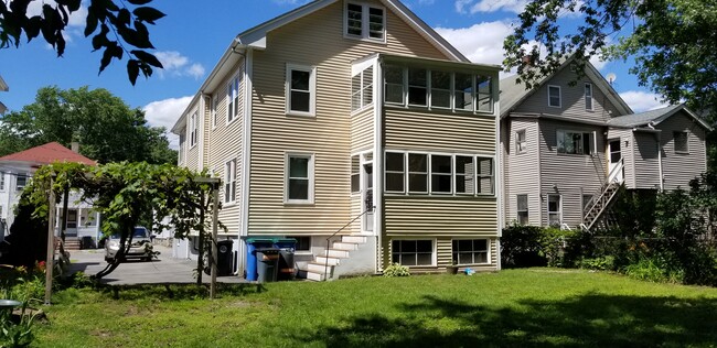 35 Grant Ave, Unit 2 in Belmont, MA - Building Photo - Building Photo