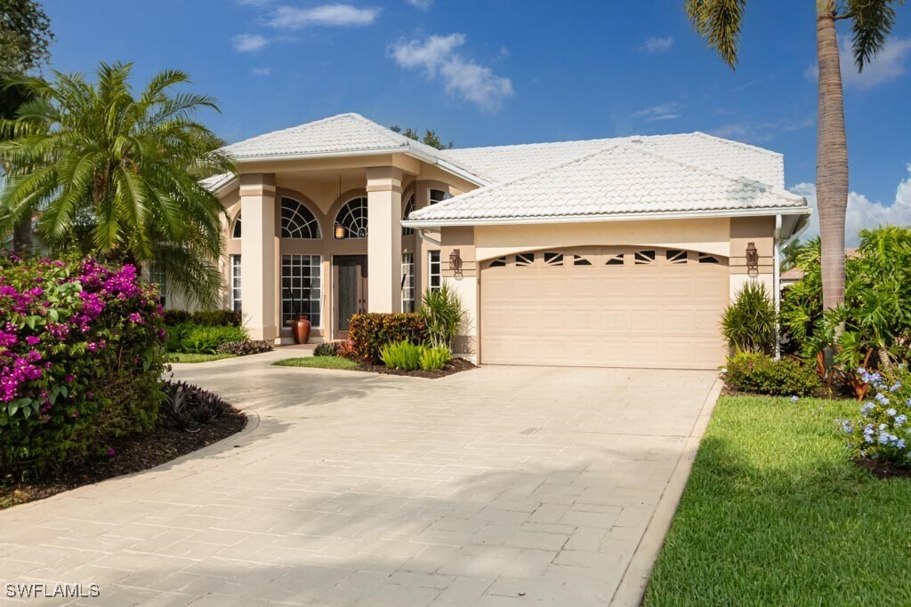 8949 Lely Island Cir in Naples, FL - Building Photo