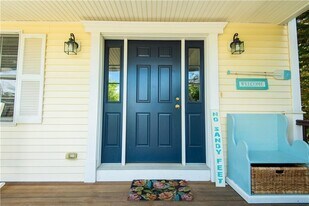 663 Aquidneck Ave in Middletown, RI - Building Photo