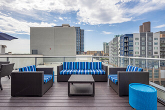 Point 21 Apartments in Denver, CO - Foto de edificio - Building Photo