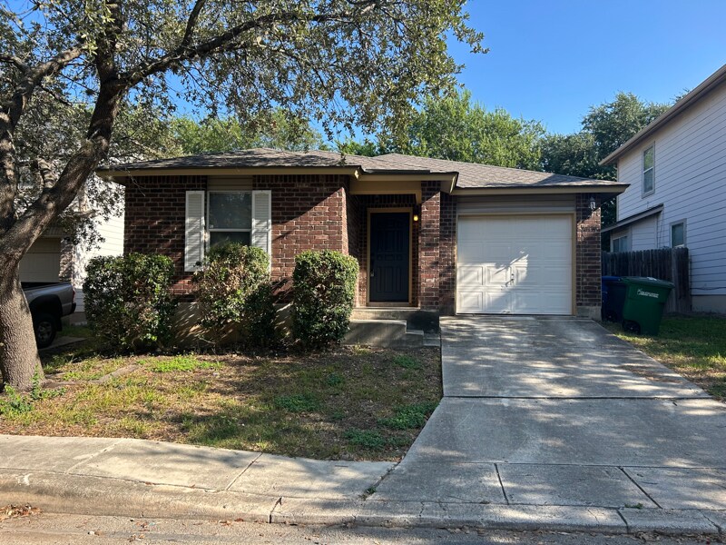 10139 Amber Flora Dr in San Antonio, TX - Building Photo