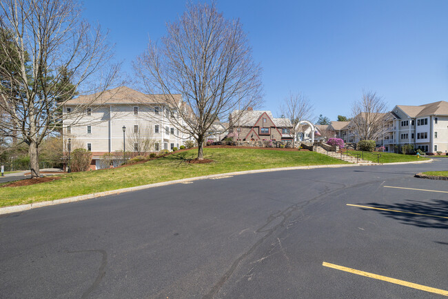 Colliston Yard in Nashua, NH - Building Photo - Building Photo