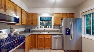 3 Sterling Pl in Avon, CT - Building Photo - Building Photo