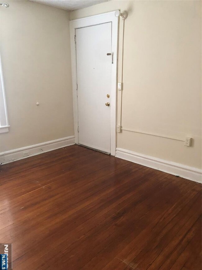 4 Belmount Ave in North Arlington, NJ - Building Photo - Building Photo