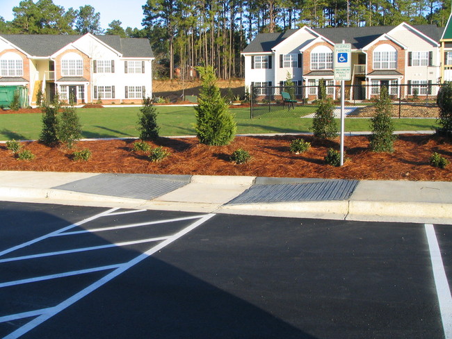 Austin's Ridge Apartments in Southern Pines, NC - Building Photo - Building Photo