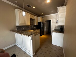 225 S Fenton Ave in Tyler, TX - Foto de edificio - Building Photo