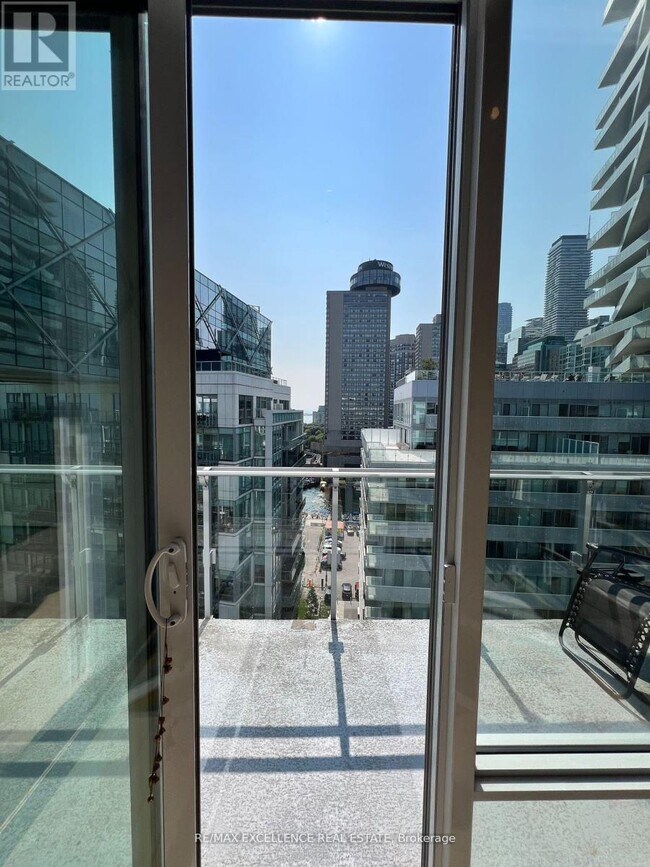 29 Queens Quay E in Toronto, ON - Building Photo - Building Photo