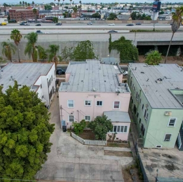 3835 Flower Dr in Los Angeles, CA - Foto de edificio - Building Photo