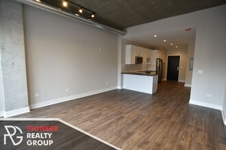 3807 N Broadway St, Unit 2 in Chicago, IL - Building Photo - Building Photo