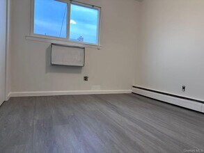 81-05 149th Ave in Queens, NY - Foto de edificio - Building Photo