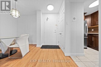 555 Brittany Dr in Ottawa, ON - Building Photo - Building Photo
