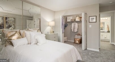 7100 Roswell Rd in Atlanta, GA - Building Photo - Building Photo