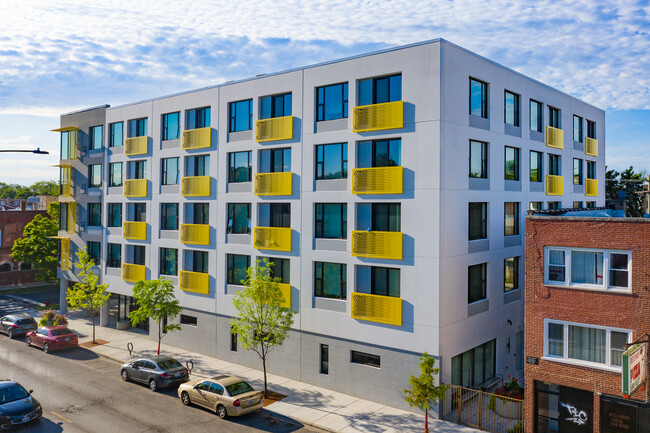 Oso Apartments in Chicago, IL - Building Photo - Building Photo