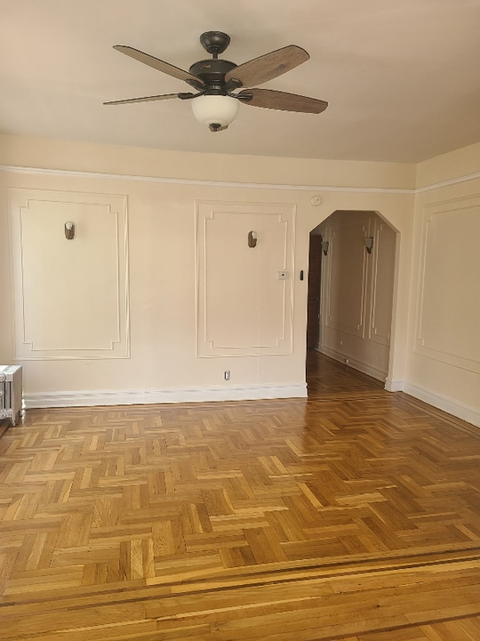 1033 E 217th St in Bronx, NY - Building Photo