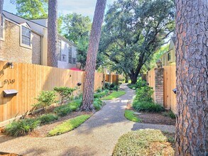 933 Wax Myrtle Ln in Houston, TX - Building Photo - Building Photo
