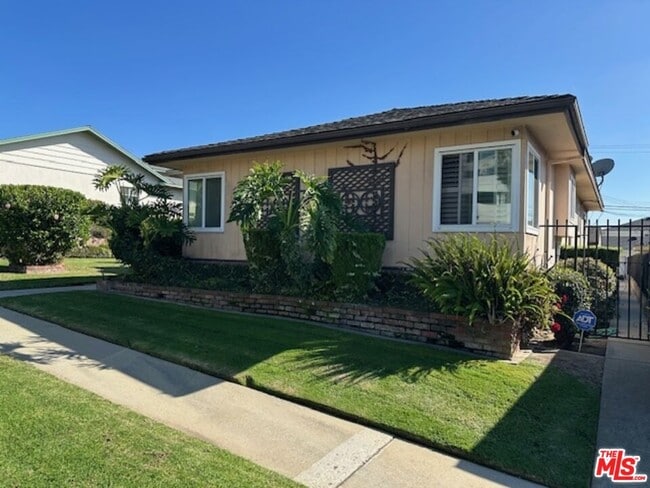 5128 W Slauson Ave in Los Angeles, CA - Building Photo - Building Photo
