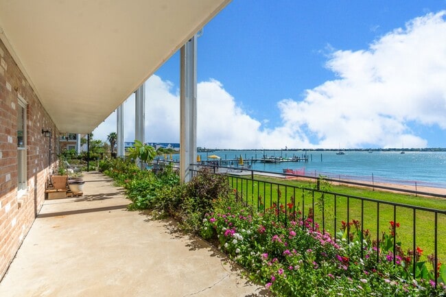 3535 E NASA Pkwy in Seabrook, TX - Building Photo - Building Photo