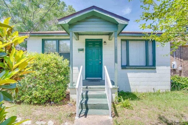 property at 1016 W Maxwell St