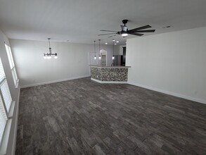 10940 Kinston St in Fort Worth, TX - Foto de edificio - Building Photo