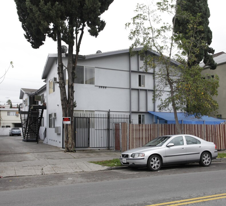 5666 Fountain Ave in Los Angeles, CA - Building Photo