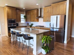 1343 E Fort Erie St in Kuna, ID - Foto de edificio - Building Photo