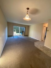 1075 Edgett Rd in Courtenay, BC - Building Photo - Building Photo