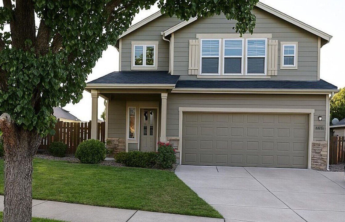 2283 Kingswood Dr in Medford, OR - Building Photo