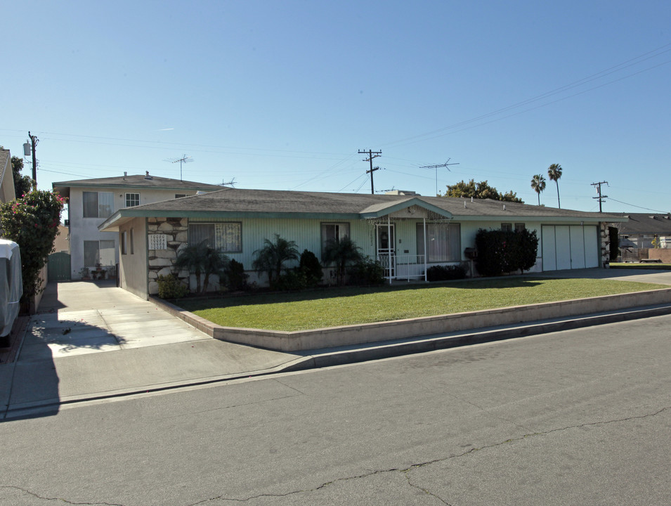 10082 Imperial Ave in Garden Grove, CA - Building Photo