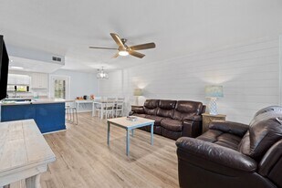 150 Robin Ln in Panama City Beach, FL - Building Photo