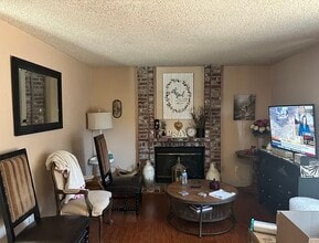 615 Cutting Way in Sacramento, CA - Building Photo - Building Photo