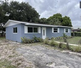 372 NW 4th Ct in Deerfield Beach, FL - Building Photo - Building Photo