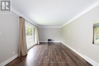 284 Trott Dr in London, ON - Building Photo - Building Photo