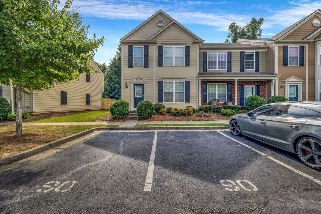 2739 Deerwood Ln in Atlanta, GA - Building Photo