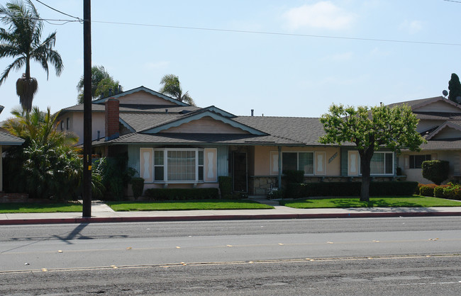 16652 Goldenwest St in Huntington Beach, CA - Building Photo - Building Photo