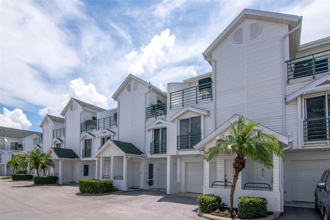 320 Island Way in Clearwater, FL - Building Photo - Building Photo