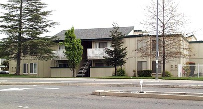 Madison Oaks Apartments in Sacramento, CA - Foto de edificio - Building Photo