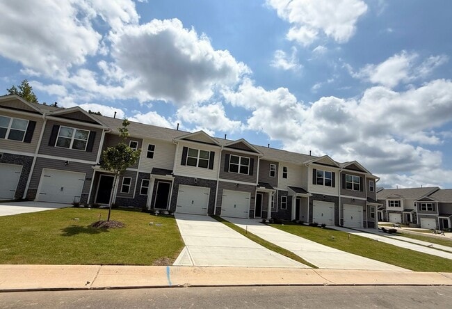 313 Cherry Laurel Dr in Sanford, NC - Building Photo - Building Photo