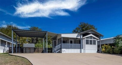 710 Brazos Harbor Cir in Granbury, TX - Building Photo - Building Photo