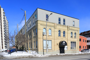 Duke Street Manor in Kitchener, ON - Building Photo