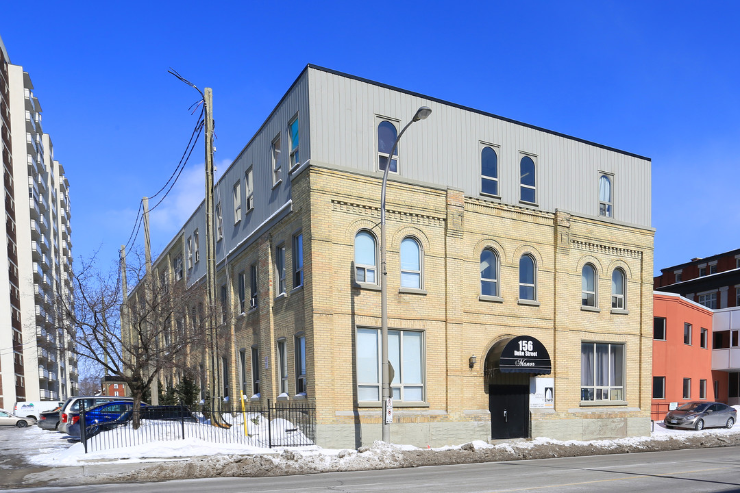 Duke Street Manor in Kitchener, ON - Building Photo