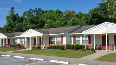 Albany Spring Senior Apartments - Ages 62+ in Albany, GA - Foto de edificio - Building Photo