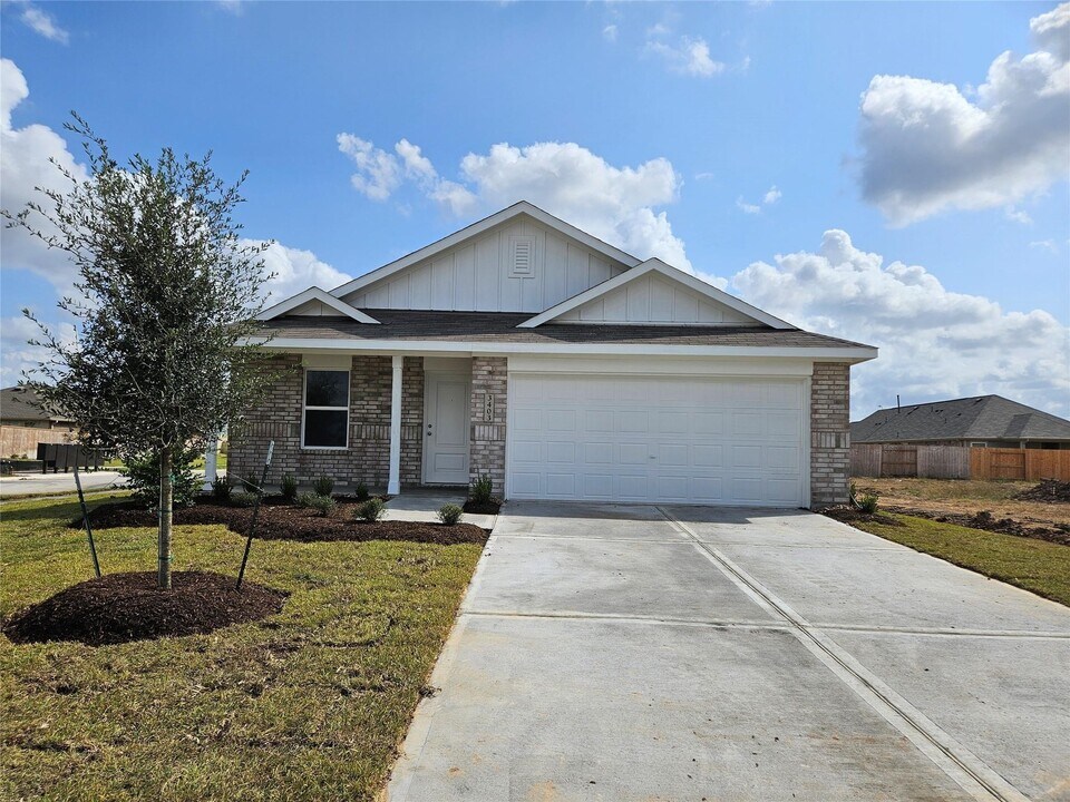 10228 Prairie Dunes Ln in Cleveland, TX - Building Photo